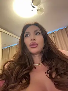 Snapshot of LunaBex chatting on 06/11/26, 04:32 LunaBex online show from 06/11/26, 04:32