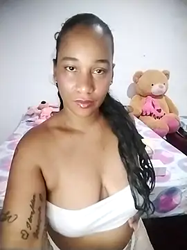 Snapshot of EbonyHorrny chatting on 10/22/25, 12:38 EbonyHorrny online show from 10/22/25, 12:38