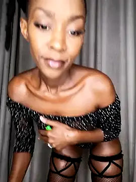 Snapshot of chocolatehotwife chatting on 04/17/26, 01:41 chocolatehotwife online show from 04/17/26, 01:41