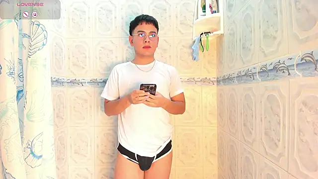 Snapshot of Young_Ben chatting on 11/15/25, 06:04 Young Ben online show from 11/15/25, 06:04