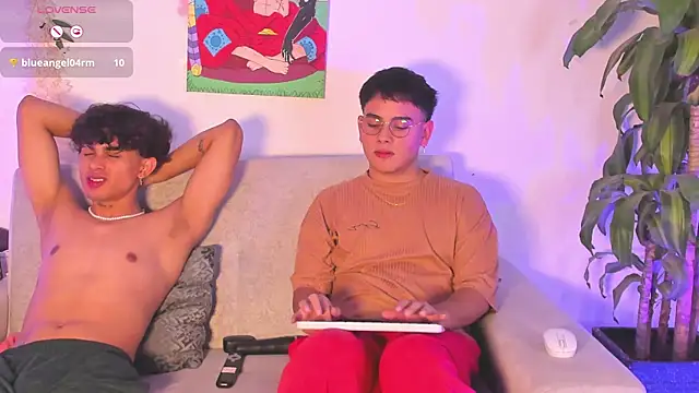 Snapshot of Young_Ben chatting on 11/23/25, 01:38 Young Ben online show from 11/23/25, 01:38