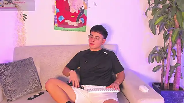 Snapshot of Young_Ben chatting on 11/26/25, 09:49 Young Ben online show from 11/26/25, 09:49