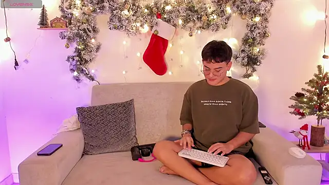 Snapshot of Young_Ben chatting on 12/04/25, 12:31 Young Ben online show from 12/04/25, 12:31