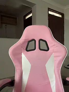 Snapshot of Lil-shawrie chatting on 10/03/25, 08:22 Lil-shawrie online show from 10/03/25, 08:22