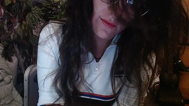 Snapshot of Maite4ever chatting on 11/10/25, 09:47 Maite4ever online show from 11/10/25, 09:47