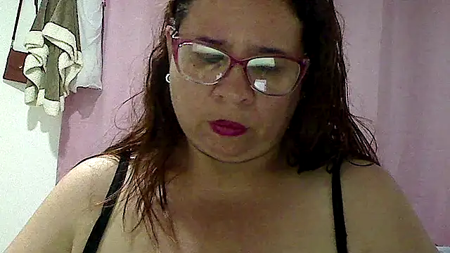 Snapshot of luciana69hot chatting on 12/22/25, 10:18 luciana69hot online show from 12/22/25, 10:18