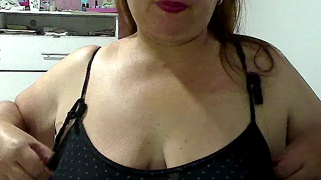 Snapshot of luciana69hot chatting on 02/05/26, 10:25 luciana69hot online show from 02/05/26, 10:25