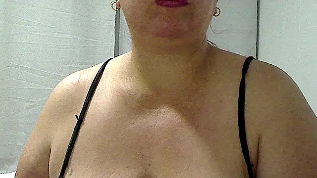 Snapshot of luciana69hot chatting on 04/13/26, 01:49 luciana69hot online show from 04/13/26, 01:49