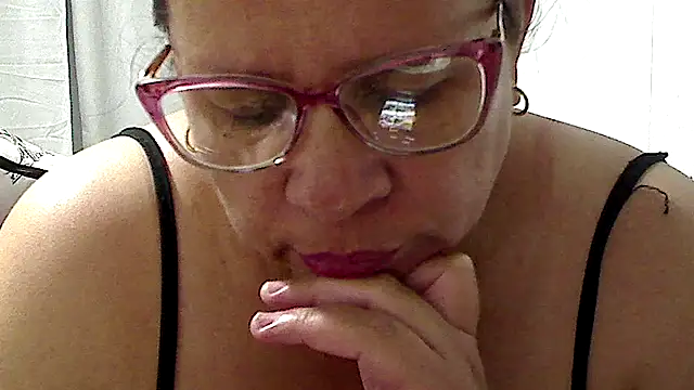 Snapshot of luciana69hot chatting on 04/15/26, 08:31 luciana69hot online show from 04/15/26, 08:31