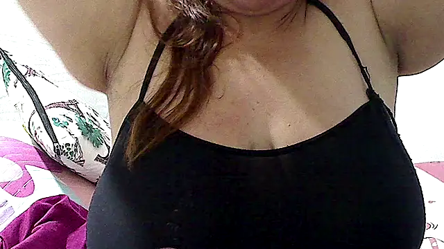 Snapshot of luciana69hot chatting on 04/17/26, 07:50 luciana69hot online show from 04/17/26, 07:50