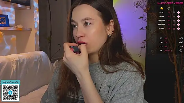 mia here online show from 12/01/25, 02:16