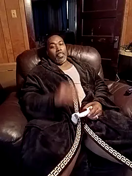 Snapshot of Mrbull67 chatting on 10/31/25, 05:36 Mrbull67 online show from 10/31/25, 05:36