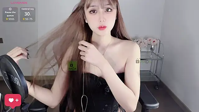 OwQoll online show from 10/23/25, 06:06