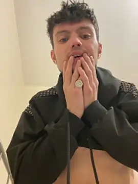 Snapshot of papipablow chatting on 12/14/25, 04:29 papipablow online show from 12/14/25, 04:29