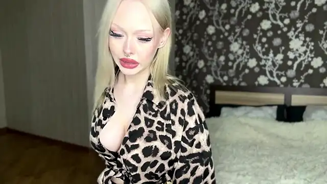 Snapshot of demilodge chatting on 12/21/25, 01:40 demilodge online show from 12/21/25, 01:40