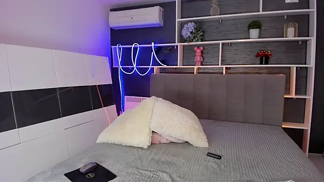 Snapshot of ChristyBrook chatting on 10/21/25, 06:30 ChristyBrook online show from 10/21/25, 06:30