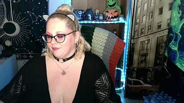 Snapshot of Kinky_Witch chatting on 04/26/26, 04:26 Kinky Witch online show from 04/26/26, 04:26