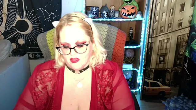Snapshot of Kinky_Witch chatting on 04/28/26, 02:27 Kinky Witch online show from 04/28/26, 02:27