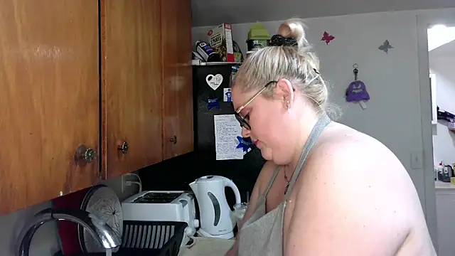 Snapshot of Kinky_Witch chatting on 04/30/26, 06:03 Kinky Witch online show from 04/30/26, 06:03