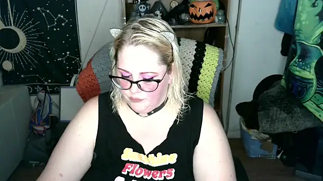 Snapshot of Kinky_Witch chatting on 05/27/26, 04:48 Kinky Witch online show from 05/27/26, 04:48