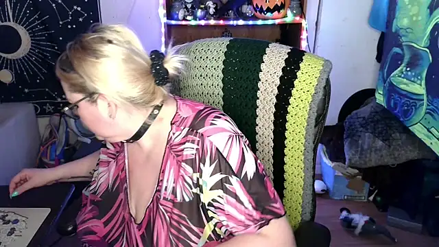 Snapshot of Kinky_Witch chatting on 05/28/26, 07:00 Kinky Witch online show from 05/28/26, 07:00