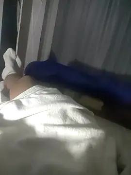 Snapshot of kulliguy chatting on 10/23/25, 07:01 kulliguy online show from 10/23/25, 07:01