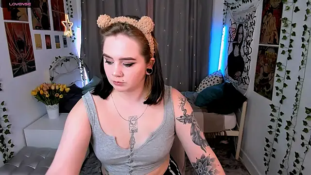 Snapshot of lunaalli chatting on 11/06/25, 01:56 lunaalli online show from 11/06/25, 01:56