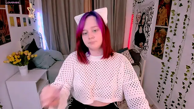 lunaalli online show from 11/23/25, 02:06