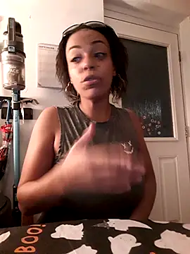 Snapshot of Lusty_Lexi90 chatting on 10/22/25, 09:03 Lusty Lexi90 online show from 10/22/25, 09:03