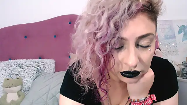 Snapshot of AAARUNY chatting on 10/29/25, 11:28 AAARUNY online show from 10/29/25, 11:28