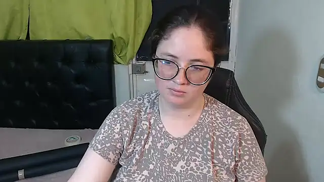 Snapshot of KrystalAdams chatting on 04/18/26, 08:20 KrystalAdams online show from 04/18/26, 08:20