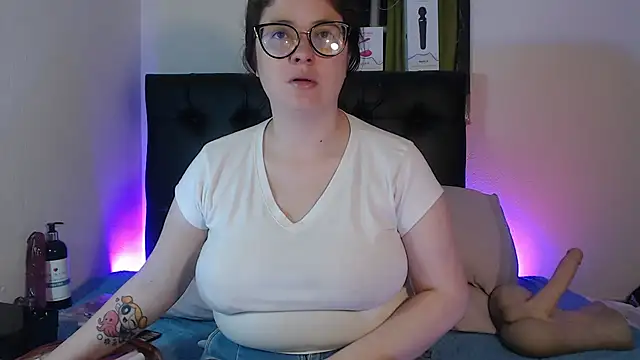 Snapshot of KrystalAdams chatting on 07/10/26, 12:52 KrystalAdams online show from 07/10/26, 12:52