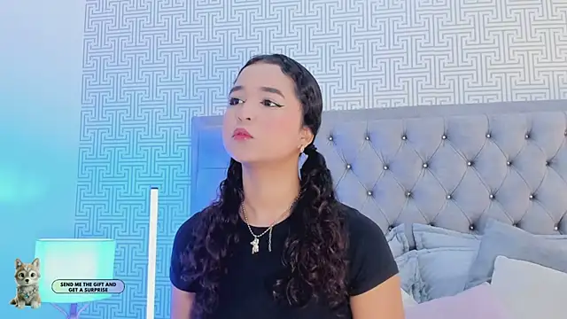 Evaa Lunna  online show from 01/12/26, 08:25