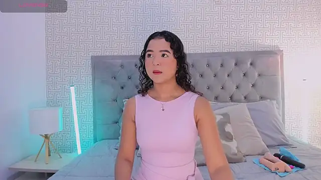 Snapshot of Evaa_Lunna_ chatting on 05/20/26, 08:26 Evaa Lunna online show from 05/20/26, 08:26