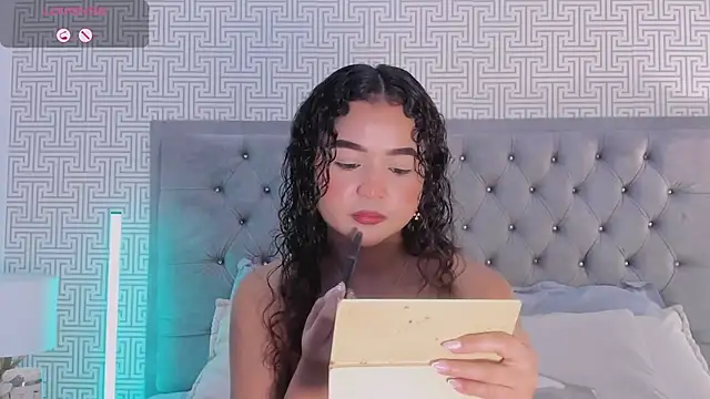 Snapshot of Evaa_Lunna_ chatting on 05/22/26, 08:36 Evaa Lunna online show from 05/22/26, 08:36