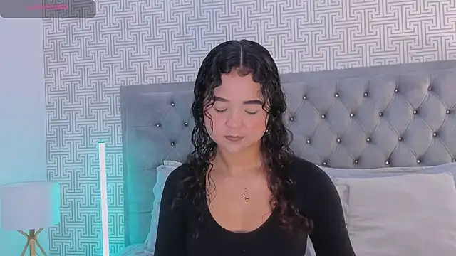 Snapshot of Evaa_Lunna_ chatting on 05/28/26, 08:39 Evaa Lunna online show from 05/28/26, 08:39