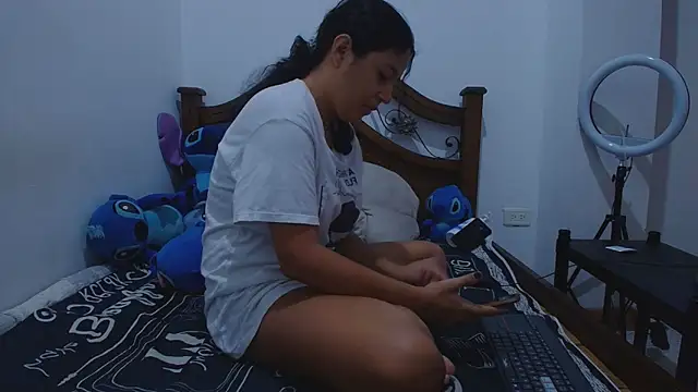 Snapshot of Aria_Arthur chatting on 09/30/25, 12:21 Aria Arthur online show from 09/30/25, 12:21