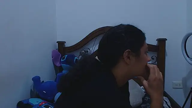 Snapshot of Aria_Arthur chatting on 10/06/25, 11:18 Aria Arthur online show from 10/06/25, 11:18