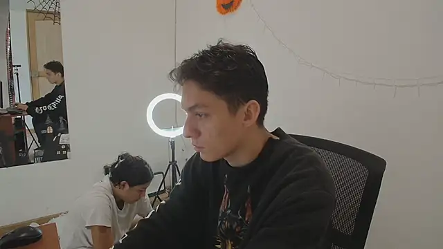 Snapshot of Aria_Arthur chatting on 10/12/25, 02:05 Aria Arthur online show from 10/12/25, 02:05