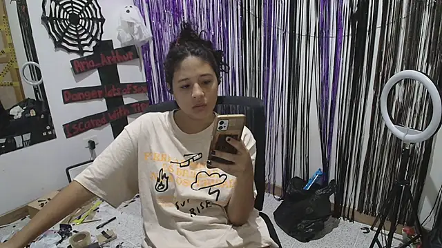 Snapshot of Aria_Arthur chatting on 10/14/25, 09:43 Aria Arthur online show from 10/14/25, 09:43