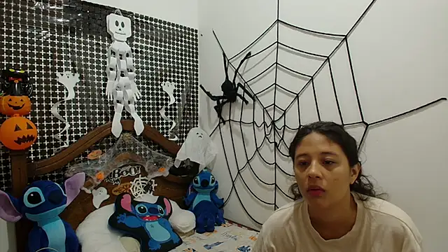 Snapshot of Aria_Arthur chatting on 10/21/25, 10:05 Aria Arthur online show from 10/21/25, 10:05