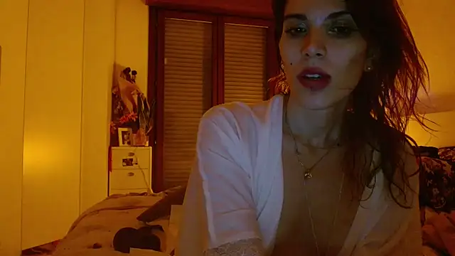 Snapshot of refem9 chatting on 10/26/25, 05:24 refem9 online show from 10/26/25, 05:24