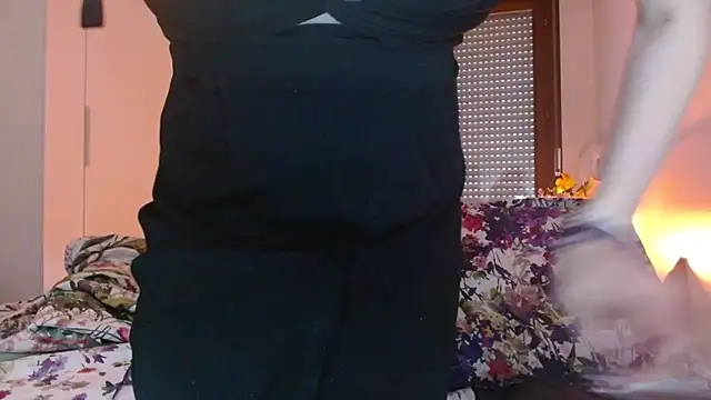 Snapshot of refem9 chatting on 11/02/25, 02:30 refem9 online show from 11/02/25, 02:30