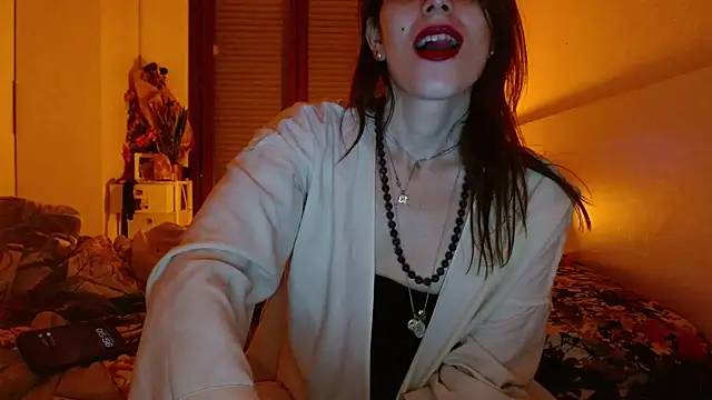 Snapshot of refem9 chatting on 11/06/25, 04:57 refem9 online show from 11/06/25, 04:57