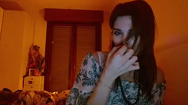 Snapshot of refem9 chatting on 11/06/25, 05:36 refem9 online show from 11/06/25, 05:36