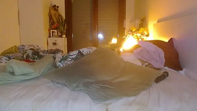 Snapshot of refem9 chatting on 11/15/25, 04:47 refem9 online show from 11/15/25, 04:47