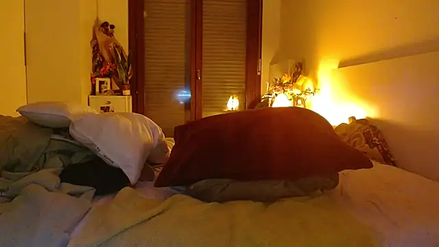 Snapshot of refem9 chatting on 11/17/25, 06:24 refem9 online show from 11/17/25, 06:24