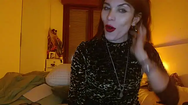 Snapshot of refem9 chatting on 11/24/25, 10:09 refem9 online show from 11/24/25, 10:09