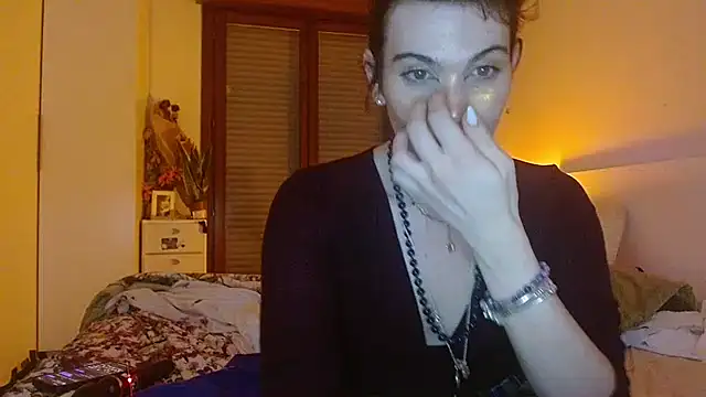 Snapshot of refem9 chatting on 12/15/25, 06:01 refem9 online show from 12/15/25, 06:01