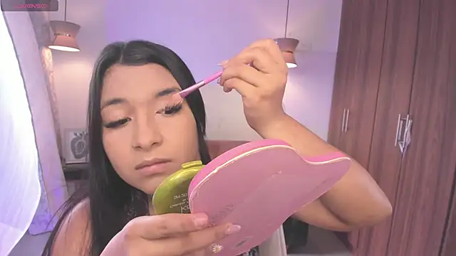 DANDARA THOM online show from 10/17/25, 07:16